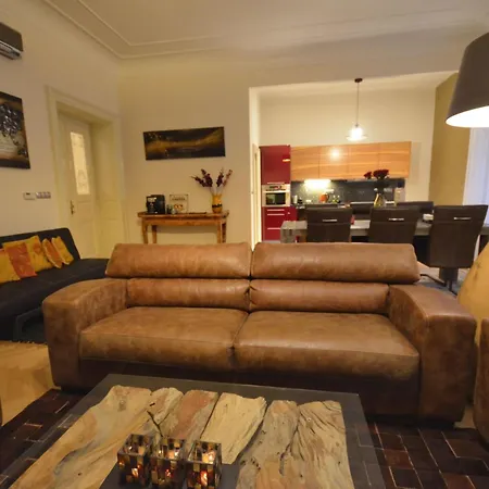 아파트 Mit Eigenem Balkon By Interhome