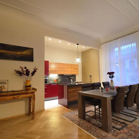 Mit Eigenem Balkon By Interhome * פראג