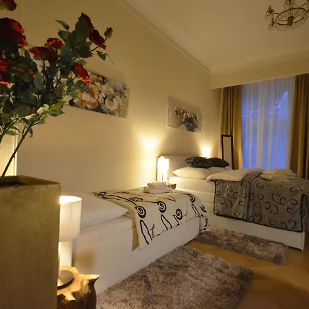 Mit Eigenem Balkon By Interhome דירה פראג