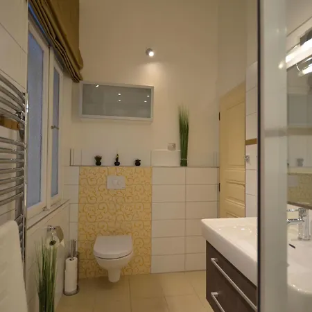 Mit Eigenem Balkon By Interhome דירה פראג