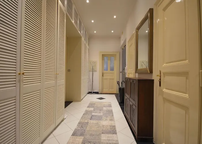 아파트 Mit Eigenem Balkon By Interhome